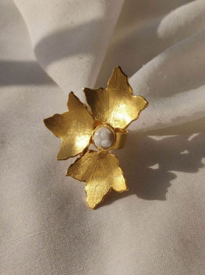 Three Petal Ring Gold